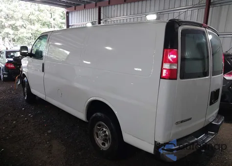 2020 Chevrolet Express G2500 из США, поврежденный, VIN 1GCWGAFG0L1229714